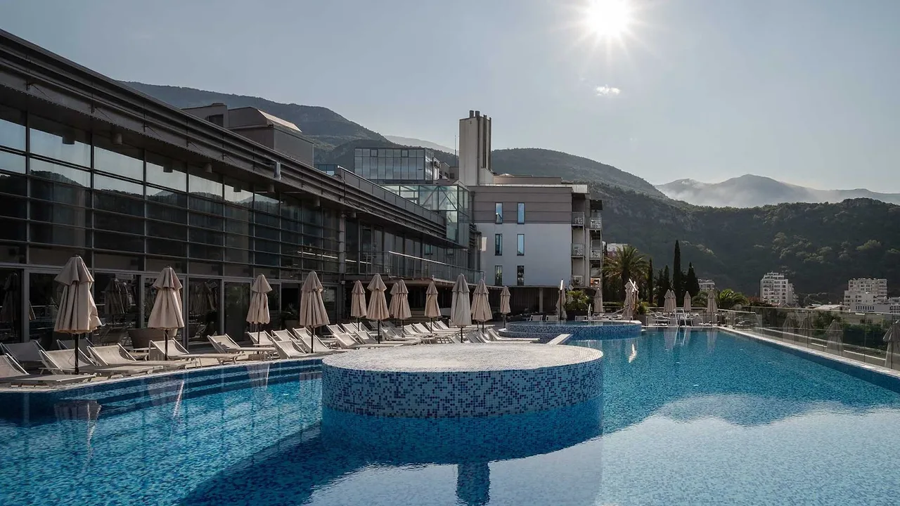 Rooftop infinity pool with panoramic mountain and Adriatic sea views at a Bečići hotel