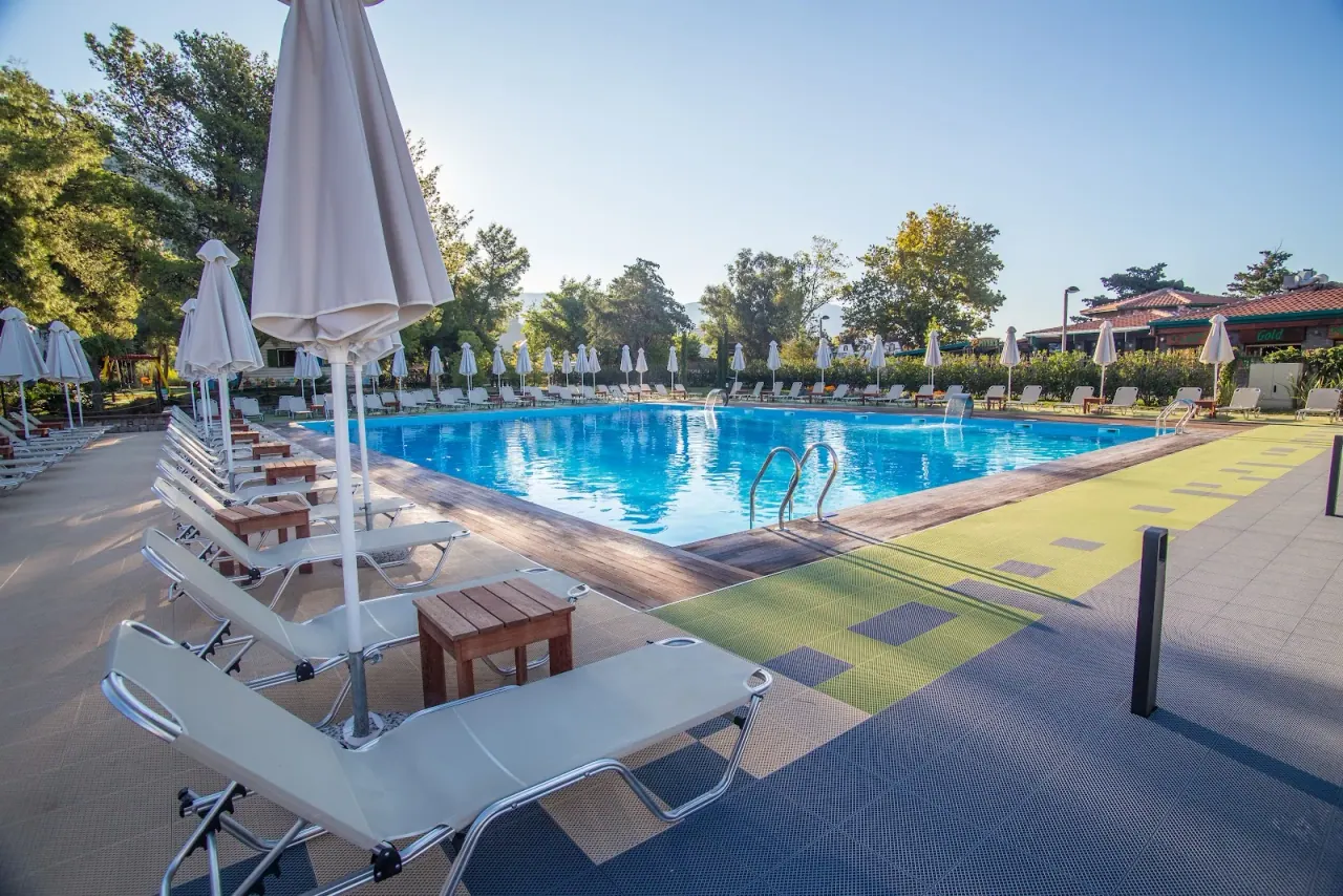 Hotel Aleksandar — view 2