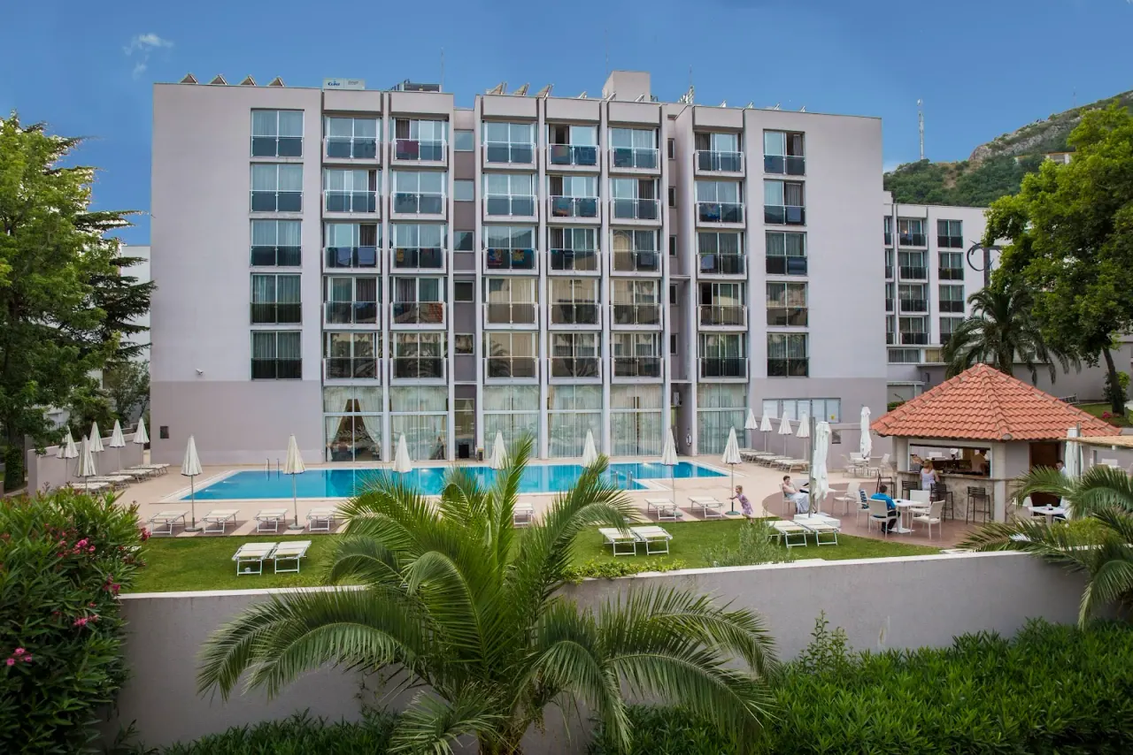 The Hotel Tara building above its outdoor pool in Bečići